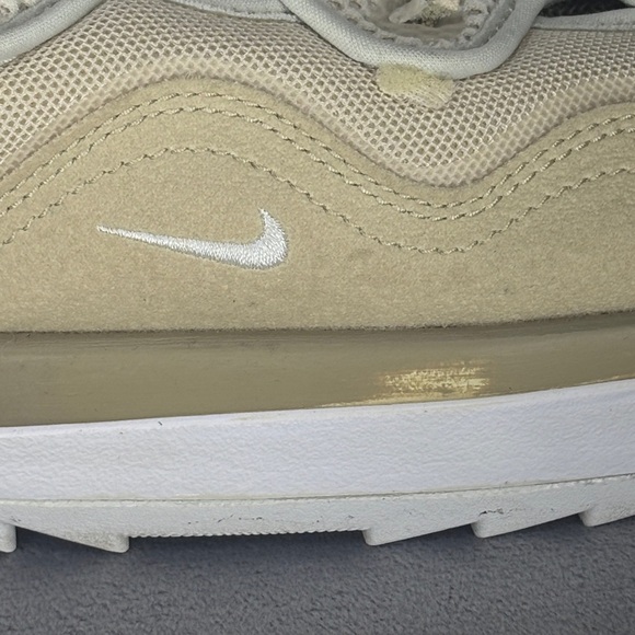 🔥🔥🔥Nike Men's Slip-Ons in Cream and Tan Size: 9.5🔥🔥🔥 - Picture 4 of 12